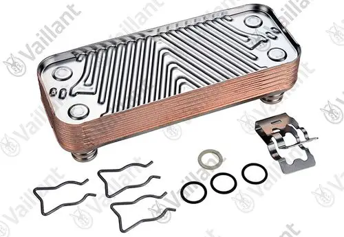 Wärmetauscher mit mehreren Platten, ausgestattet mit Dichtungen und Clips. Das Produkt ist von der Marke Vaillant und zeigt ein kompaktes, metallisches Design.